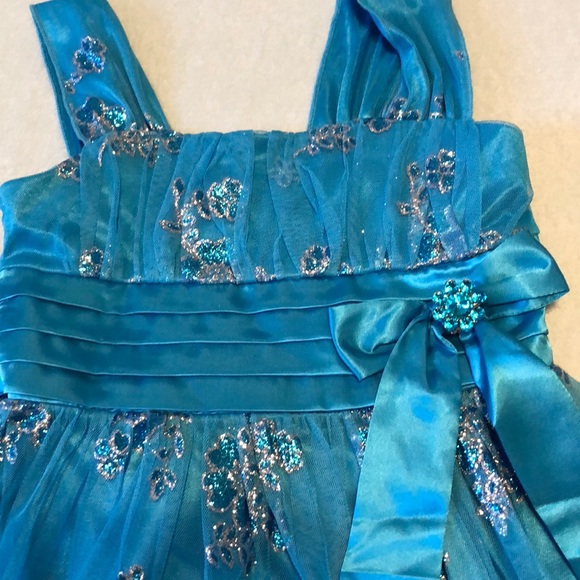 Girl's Fancy Dress in Size 7 - Picture 3 of 5